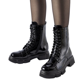 Crne izolirane lakirane gležnjače marke Reeds crna