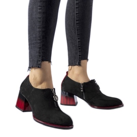Crne gležnjače s crvenim detaljima iz Allyriane crna