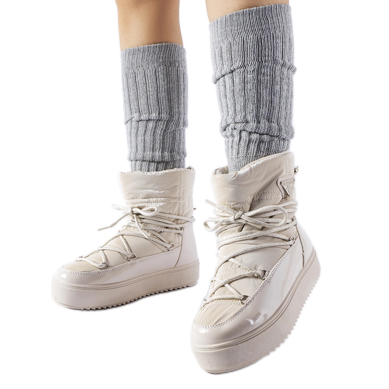 Bež lakirane čizme za snijeg s elastičnom trakom iz Calogera