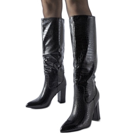 Crne čizme s Facino reljefom na peti crna