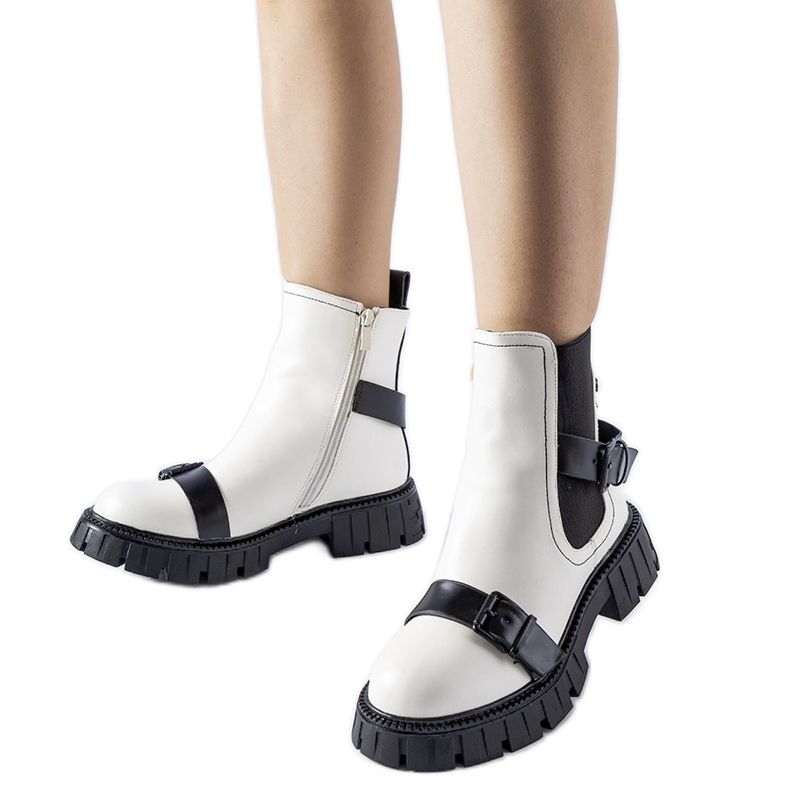 Bijele gležnjače s masivnim Fontarine potplatom bijela