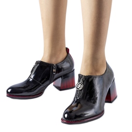 Crne lakirane gležnjače iz Allyriane crna