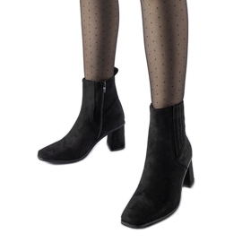 Crne gležnjače s četvrtastim vrhom iz Pastine crna