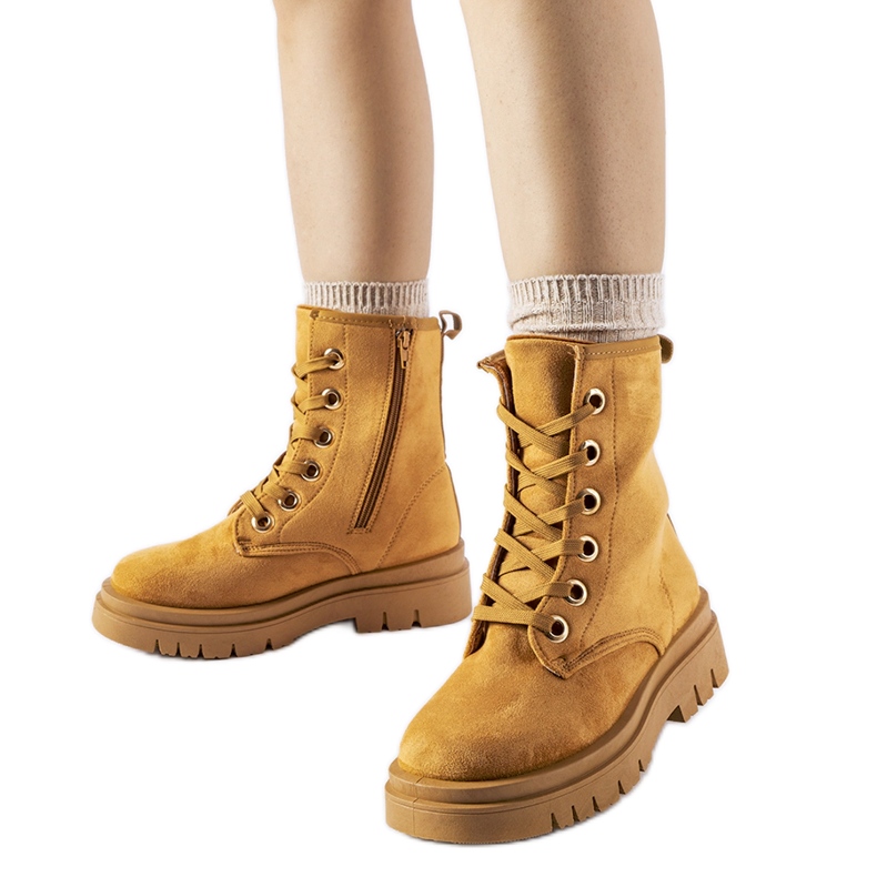 Radnici Montelle izolirani karamelom smeđa