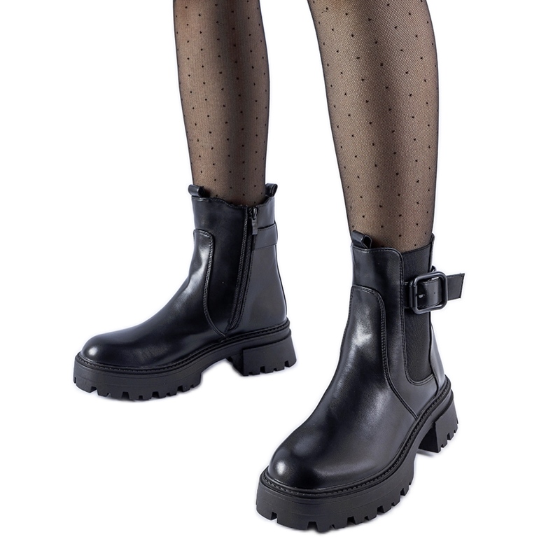 Crne izolirane čizme s Casola kopčom crno