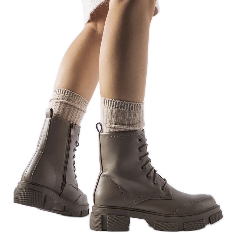 Sivi i smeđi izolirani radnici Cunninghama smeđa