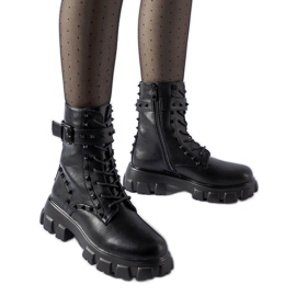 Crne radničke čizme ukrašene Chamberlain nitnama crna