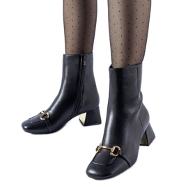 Crne gležnjače na visoku petu s Prewitt kopčom crna