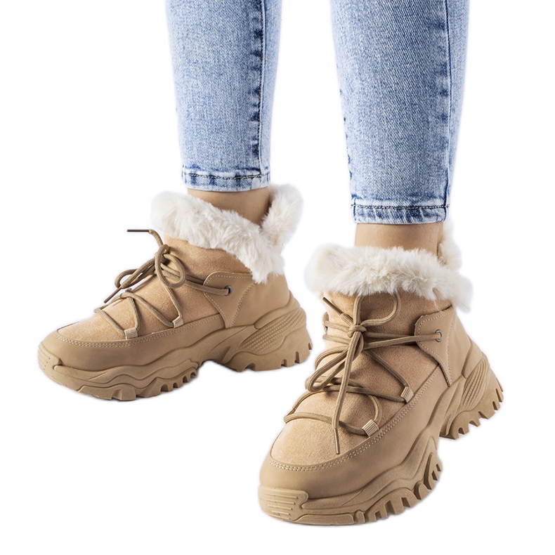 News Bež izolirane čizme za snijeg iz Petaluma