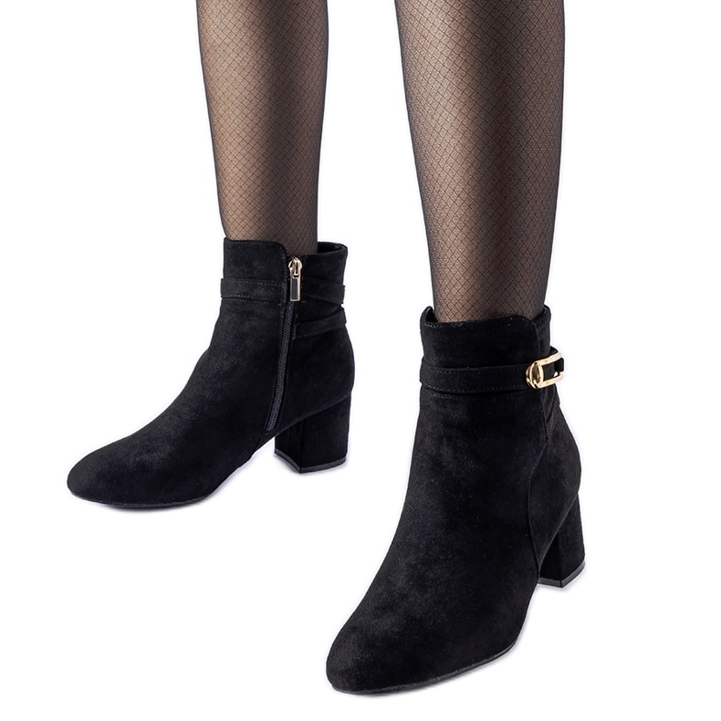 Crne gležnjače na nisku petu sa Sesto kopčom crno