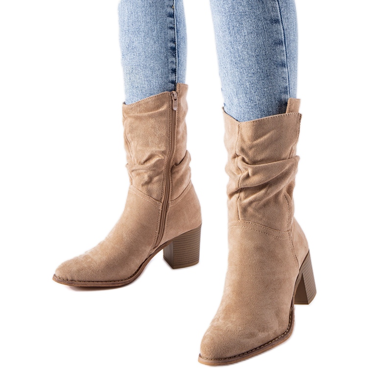 Bež izolirane kaubojske čizme iz Filomene