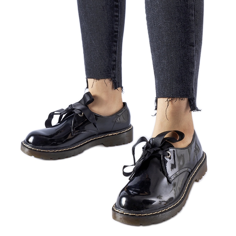 Crne lakirane cipele s Rodriguez mašnom crno