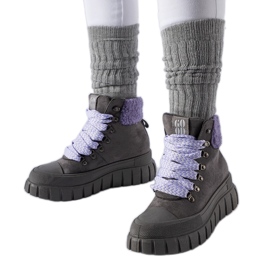 Sive gležnjače s ljubičastim Roanoke detaljima siva