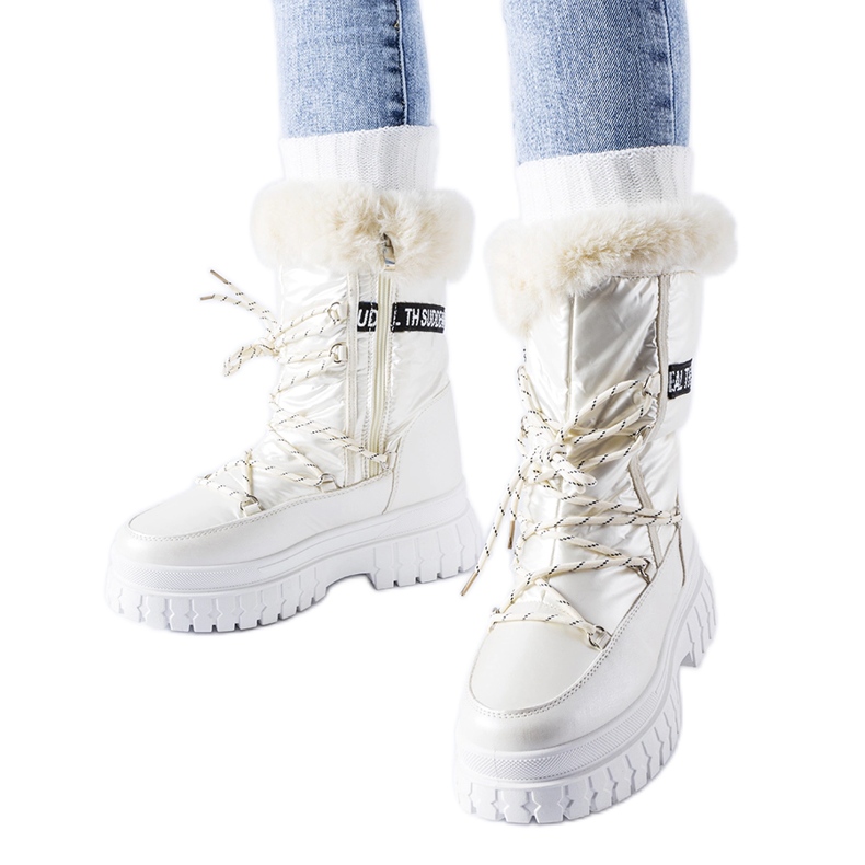 Bež izolirane čizme za snijeg s natpisom Giorgio