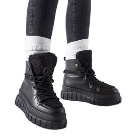 Crne gležnjače na masivnoj Sforza platformi crna