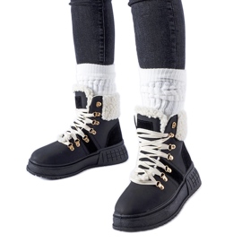 Crni radnici na masivnoj Rodrigo platformi crna