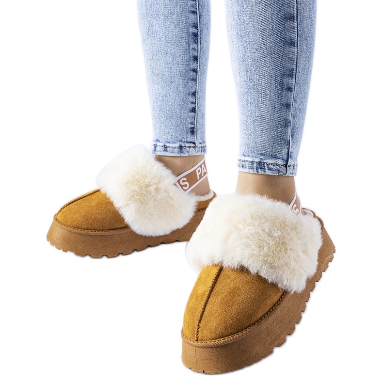 Smeđe papuče s elastičnom trakom i svijetlim krznom iz Sangroa smeđa