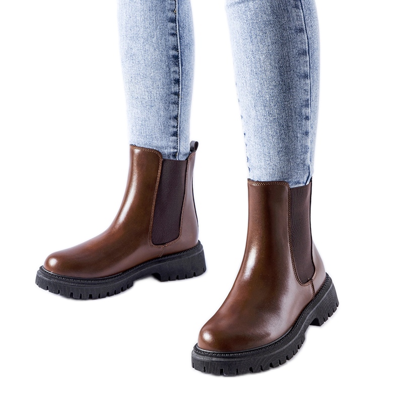 Smeđe izolirane klasične natikače iz Noasa smeđa