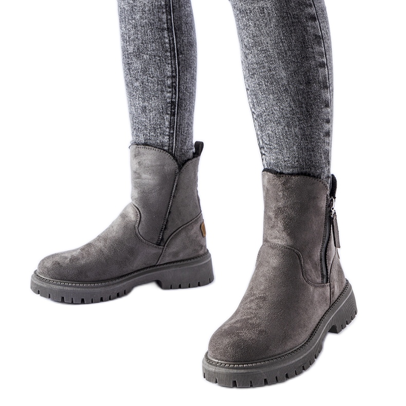 Sive izolirane klasične Tesoriero gležnjače siva