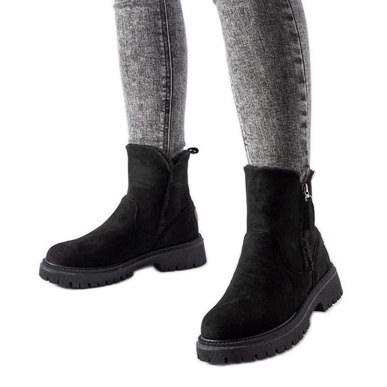 Crne izolirane klasične Tesoriero gležnjače crno