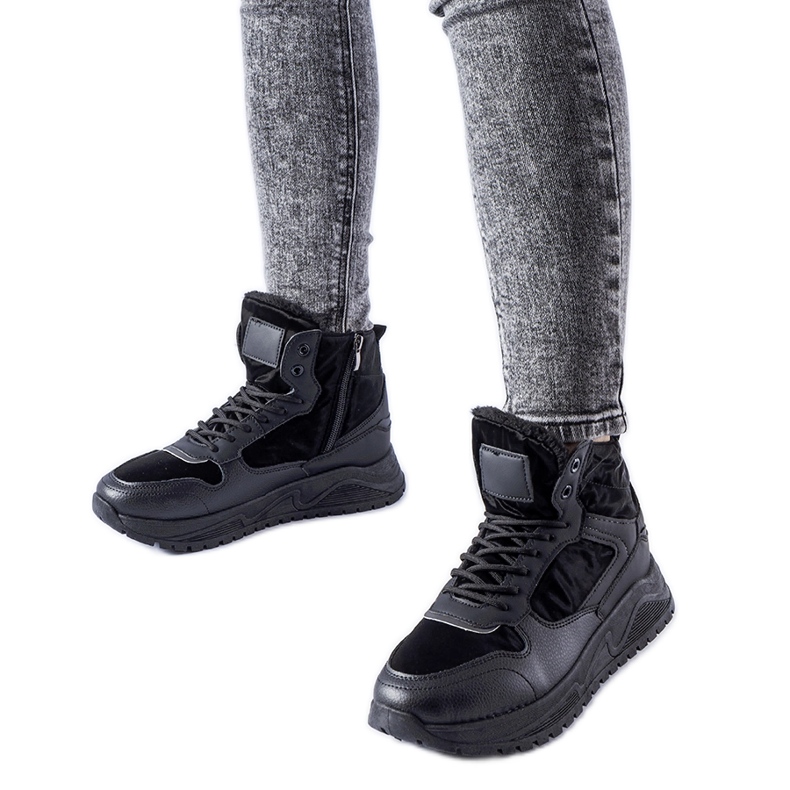 Crne izolirane visoke Malles tenisice crno