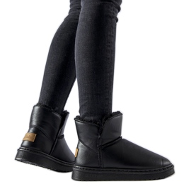 Crne izolirane Kaufman čizme za snijeg od eko kože crna