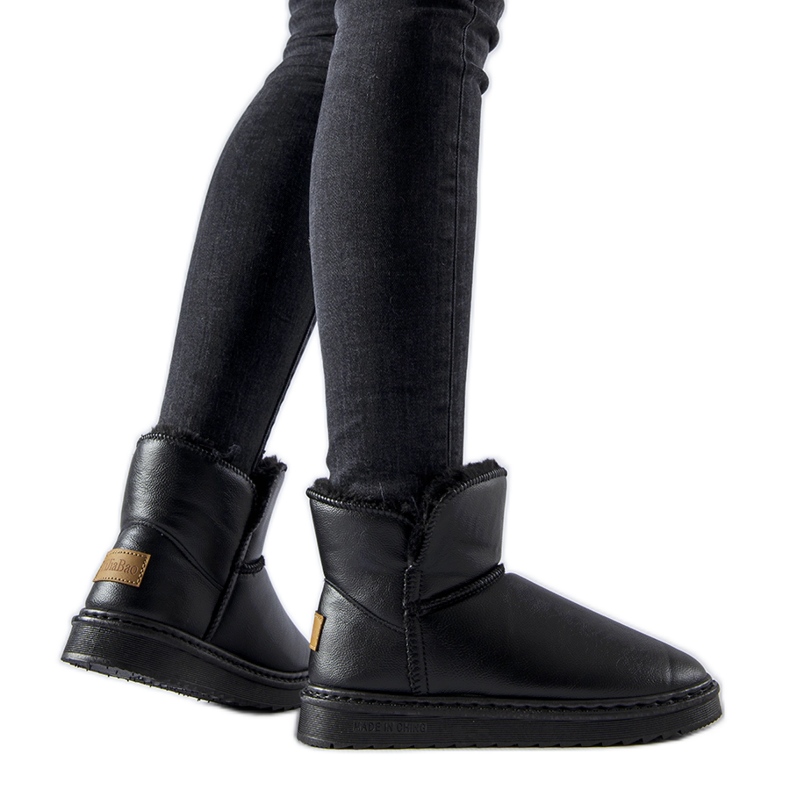 Crne izolirane Kaufman čizme za snijeg od eko kože crno