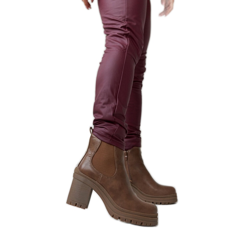 Layman tamnosmeđe gležnjače s niskom petom smeđa