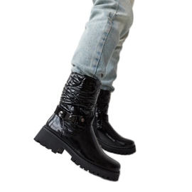 Crne lakirane cipele s ukrasnim Lido remenom crna