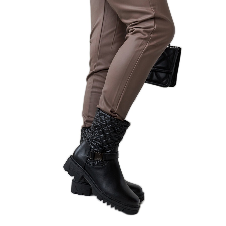 Crne gležnjače s ukrasnim Brembo prošivanjem crno