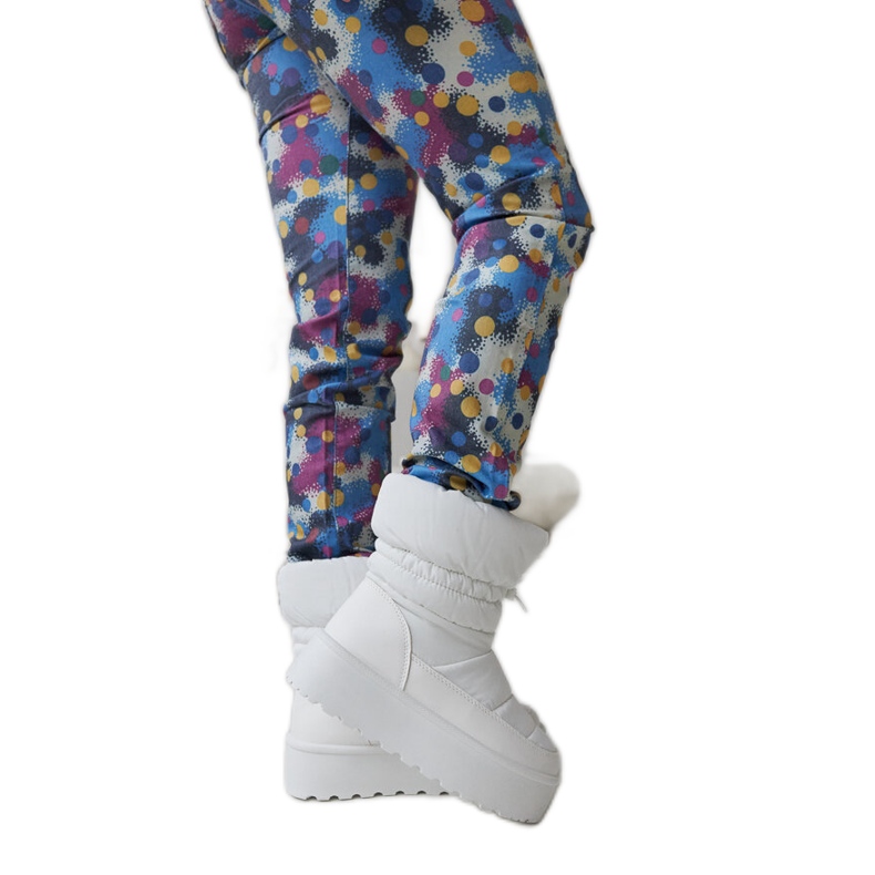 Bijele izolirane čizme za snijeg na platformi Polk bijela