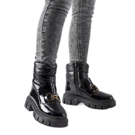 Crne lakirane čizme za snijeg s Elijah kopčom crna