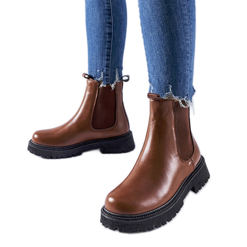 Smeđe izolirane klasične Edgar gležnjače smeđa