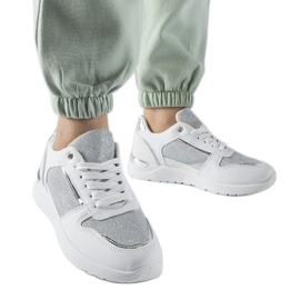 Bijele tenisice s ukrasnim koncem marke Facondo bijela