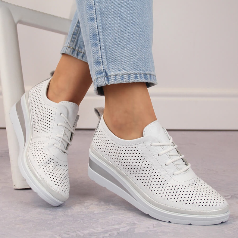 Ženske kožne sportske cipele na wedges, bijele, T.Sokolski W24-150 bijela