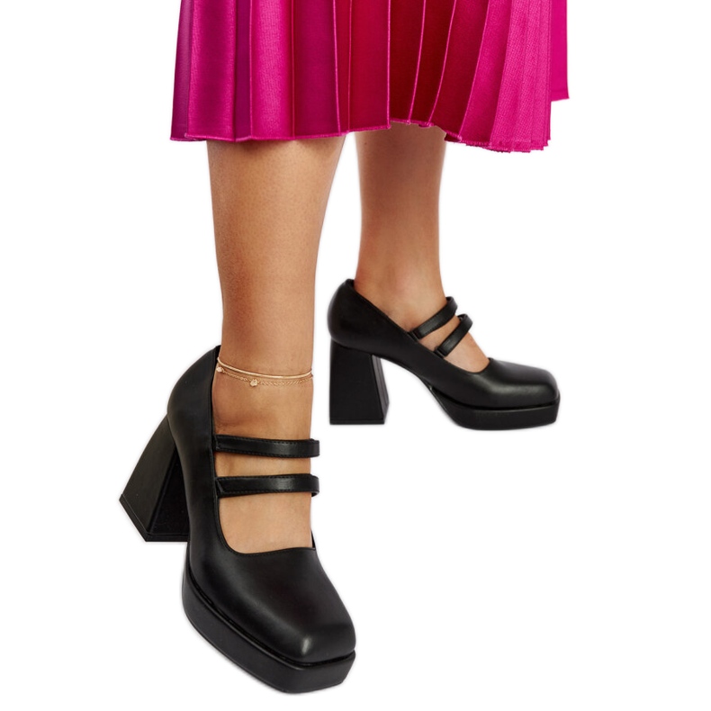 Cher crne cipele s masivnom blok petom crno