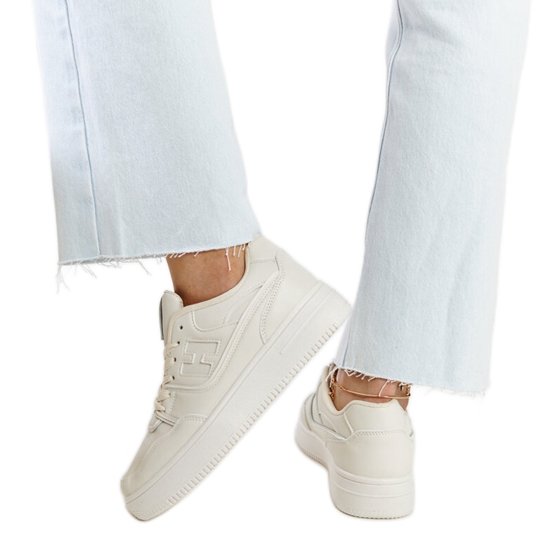 Bež tenisice na Mentha platformi