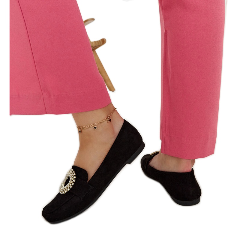 Crne mokasine ukrašene Celena kamenčićima crno