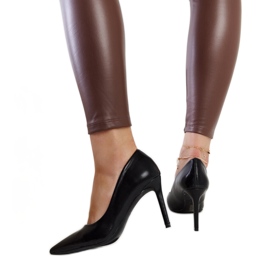 Crne klasične Yassira štikle crna