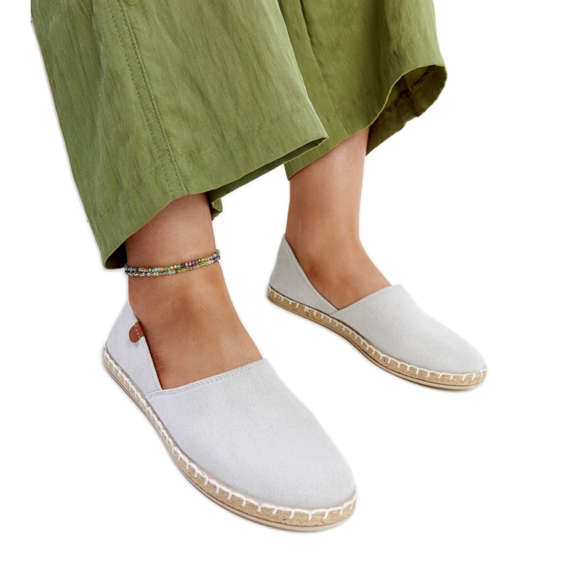 Gimja srebrne tenisice siva