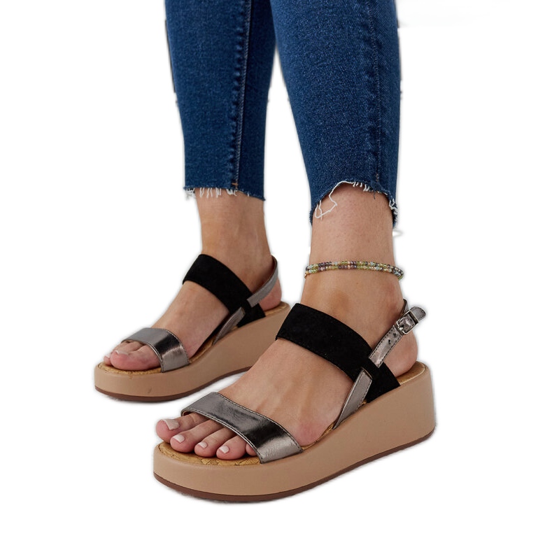 Tonka sandale na klin crno