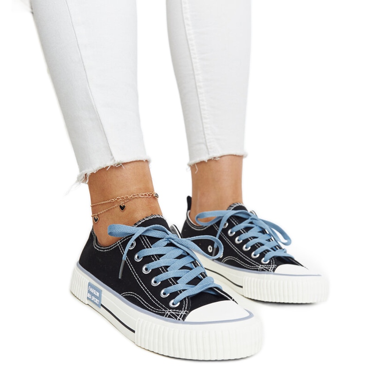 Crne tenisice sa šarenim vezicama Jadranka crno