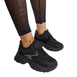 Crne platform tenisice ukrašene Maras kamenčićima crno