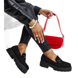 Crne kožne cipele s ukrasnom kopčom crna