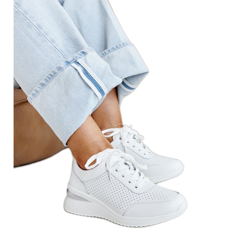 Bijele kožne sportske cipele bijela