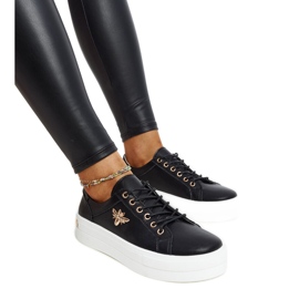 Crne kožne cipele s ukrasnom kopčom crna