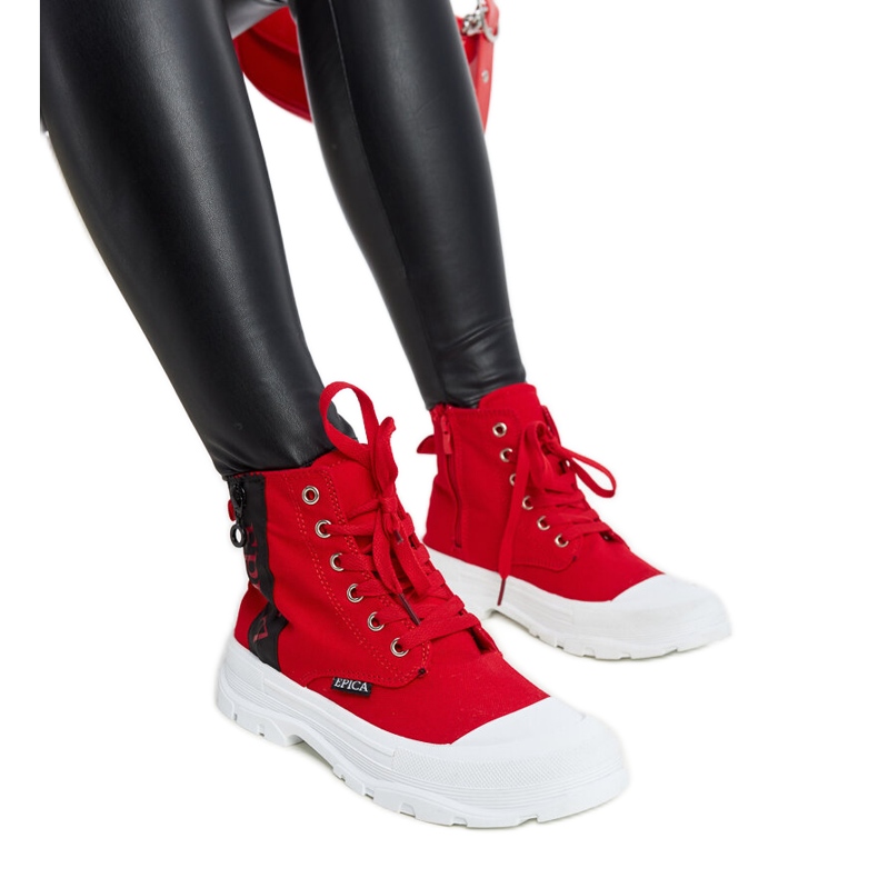 Yorda visoke crvene tenisice crvena