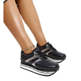 Crne kožne cipele s ukrasnom kopčom crna