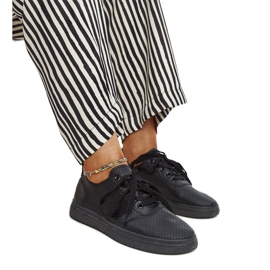 Crne kožne cipele na vezanje crna