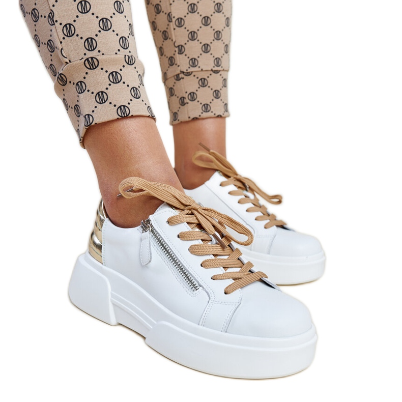 Bijele kožne cipele s ukrasnim patentnim zatvaračem bijela